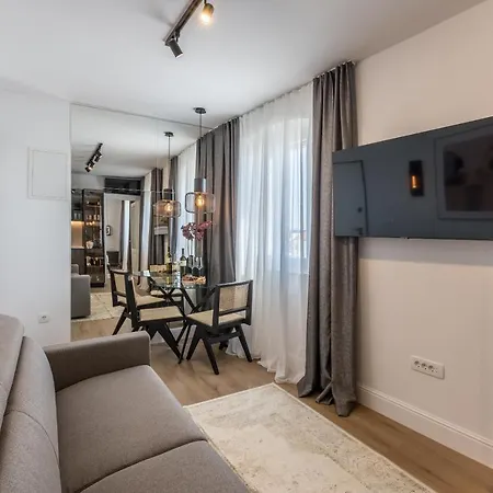 Palazzo 1 * Split