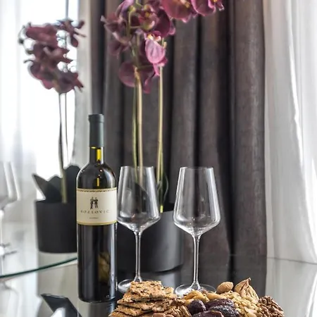 Palazzo 1 Apartment *